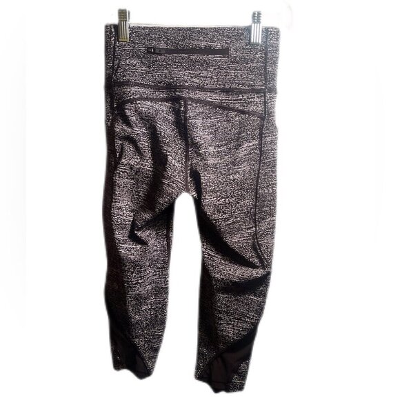 Lululemon Pace Perfect Crop Air Time White Black yoga athletic light leggings 4 - Picture 3 of 3